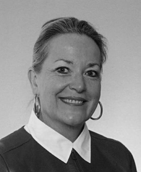 Portrait de Colette HENRY-LARMOYER en noir et blanc